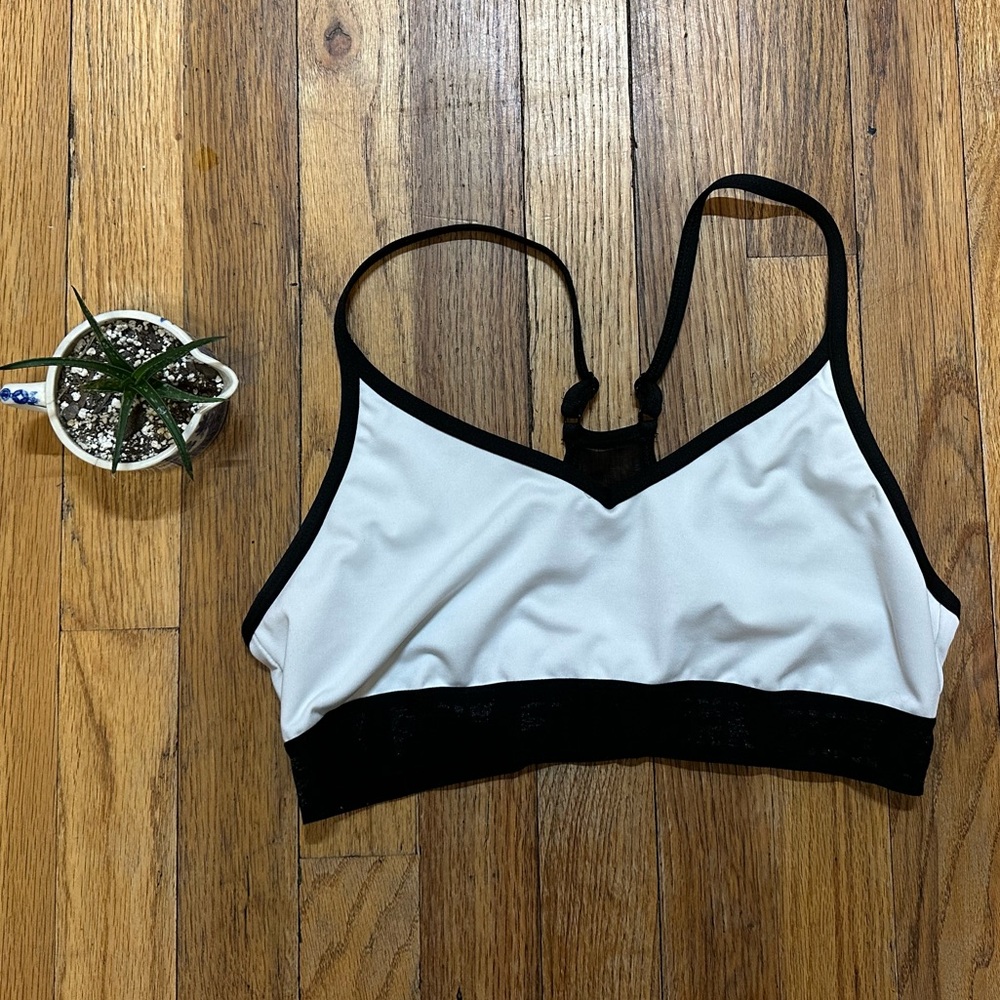 PINK. Victoria’s Secret. Athletic Bra. Size M.